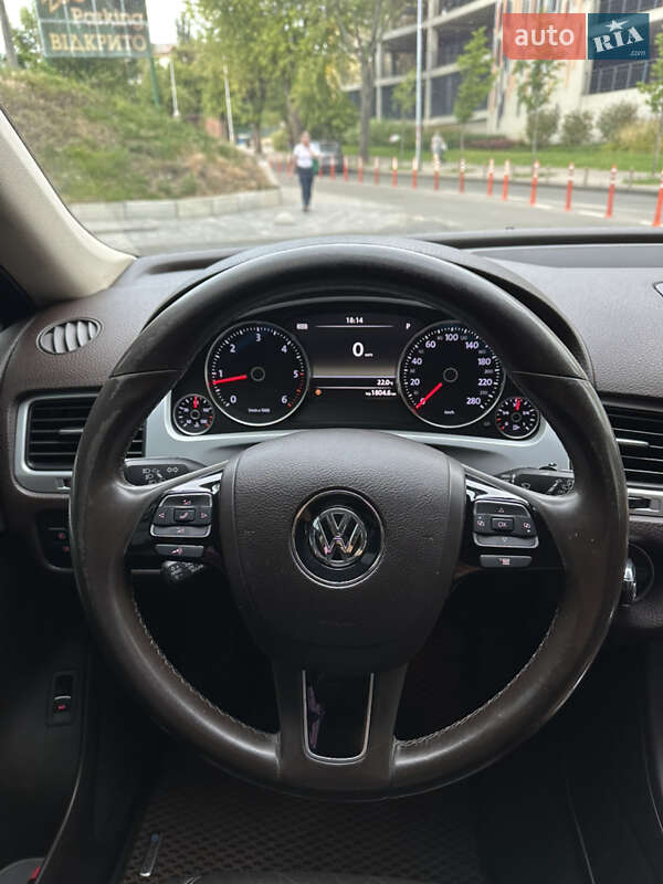 Позашляховик / Кросовер Volkswagen Touareg 2012 в Києві