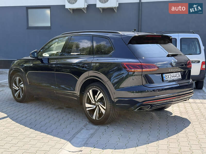 Позашляховик / Кросовер Volkswagen Touareg 2021 в Хмельницькому