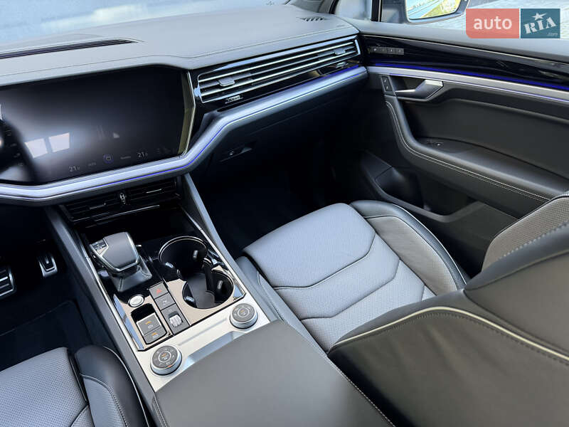 Позашляховик / Кросовер Volkswagen Touareg 2021 в Хмельницькому