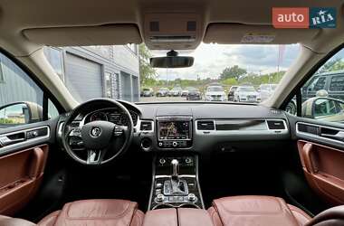 Внедорожник / Кроссовер Volkswagen Touareg 2017 в 