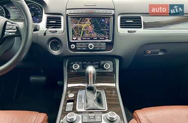 Внедорожник / Кроссовер Volkswagen Touareg 2017 в 