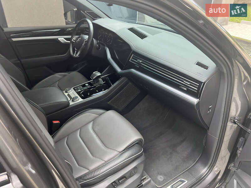 Позашляховик / Кросовер Volkswagen Touareg 2019 в Кам'янець-Подільському