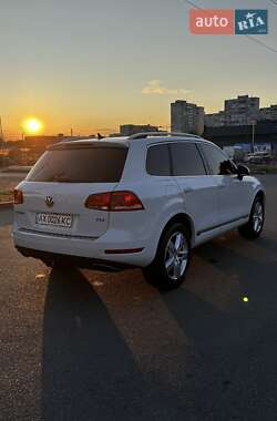 Позашляховик / Кросовер Volkswagen Touareg 2013 в Харкові