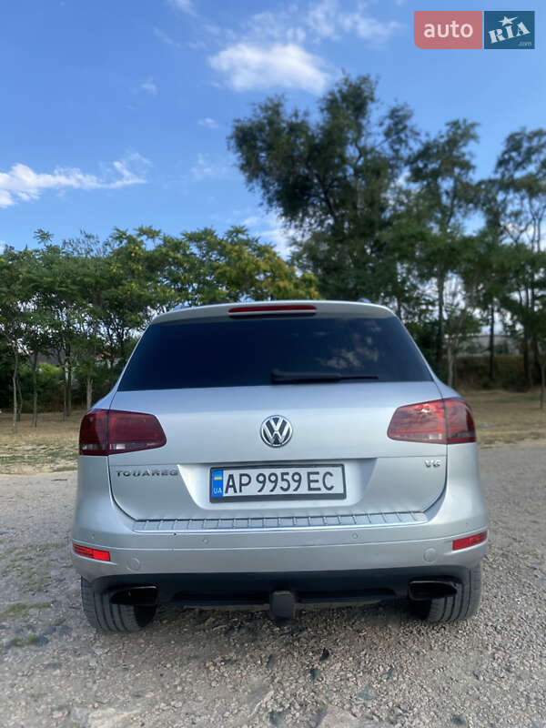 Позашляховик / Кросовер Volkswagen Touareg 2011 в Запоріжжі