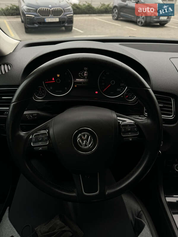 Внедорожник / Кроссовер Volkswagen Touareg 2017 в Виннице