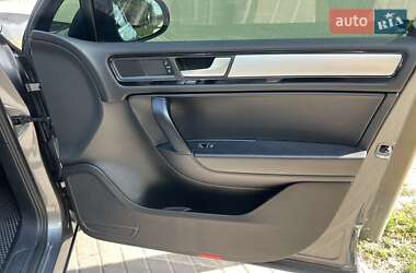 Внедорожник / Кроссовер Volkswagen Touareg 2011 в 