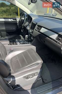 Внедорожник / Кроссовер Volkswagen Touareg 2011 в 