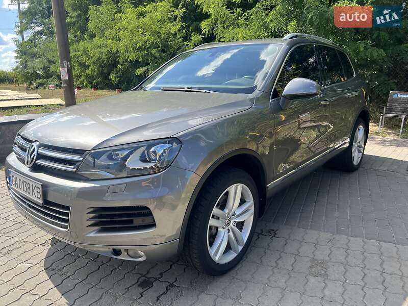 Внедорожник / Кроссовер Volkswagen Touareg 2011 в 