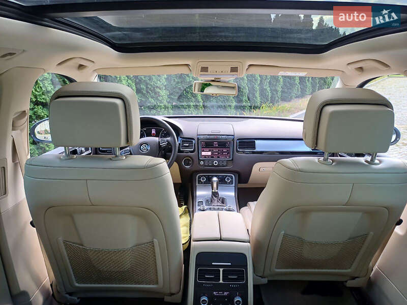 Позашляховик / Кросовер Volkswagen Touareg 2016 в Києві