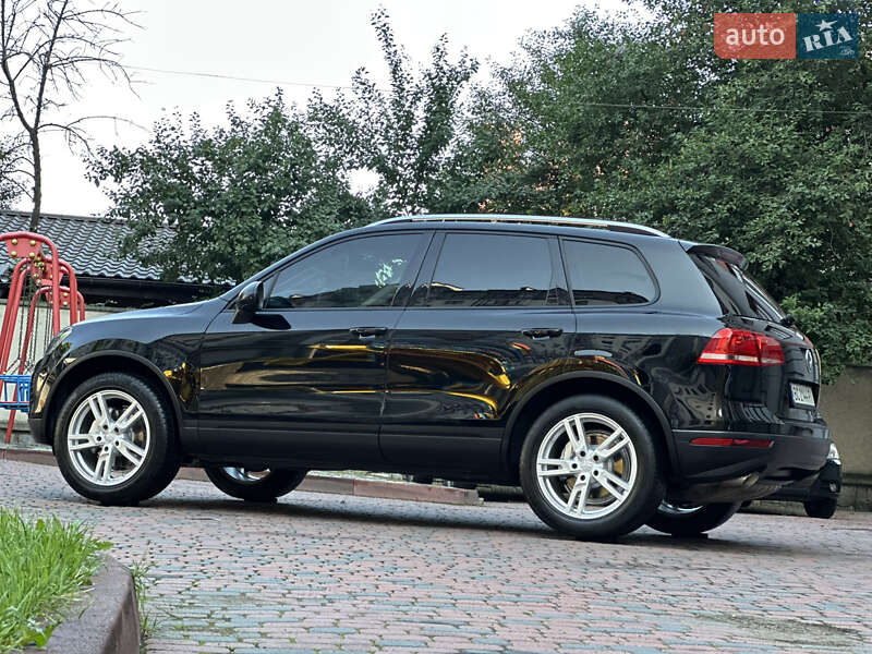 Позашляховик / Кросовер Volkswagen Touareg 2012 в Івано-Франківську