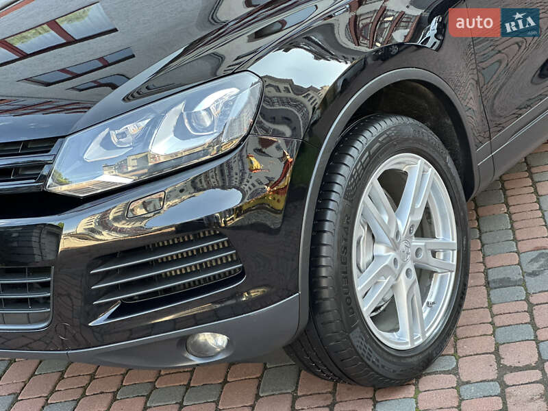 Позашляховик / Кросовер Volkswagen Touareg 2012 в Івано-Франківську