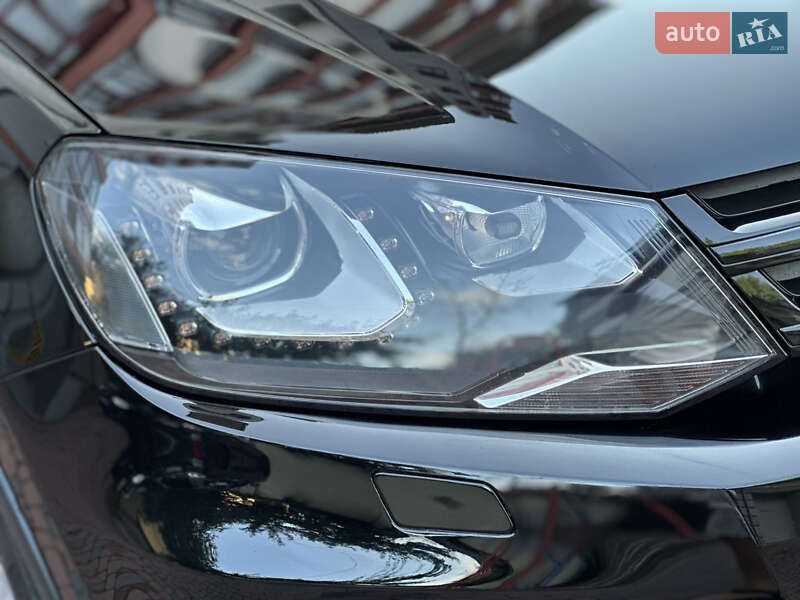 Позашляховик / Кросовер Volkswagen Touareg 2012 в Івано-Франківську