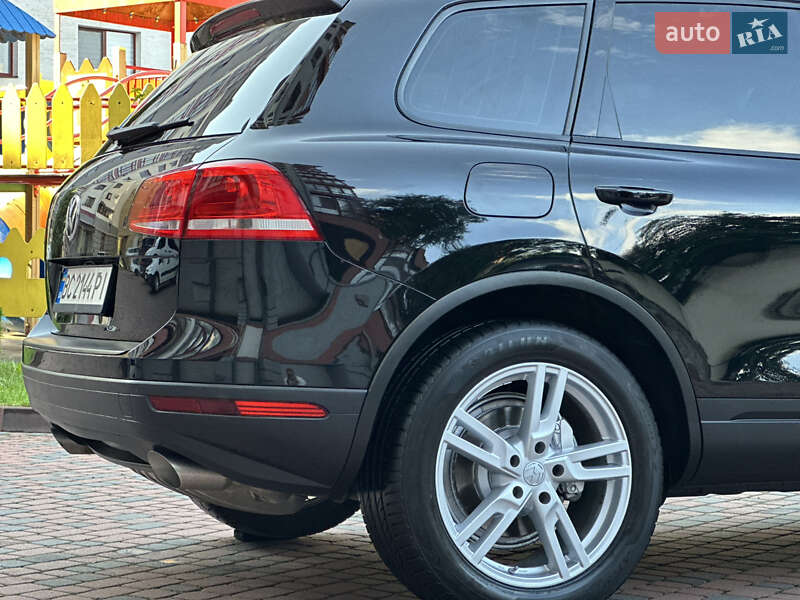 Позашляховик / Кросовер Volkswagen Touareg 2012 в Івано-Франківську