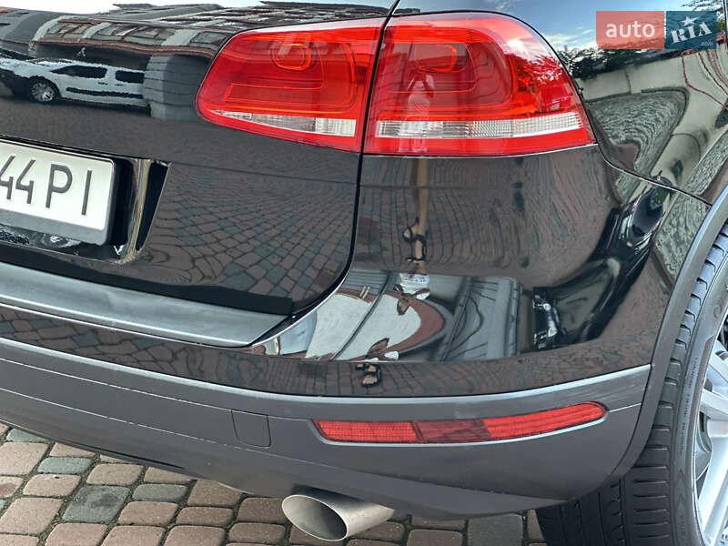 Позашляховик / Кросовер Volkswagen Touareg 2012 в Івано-Франківську