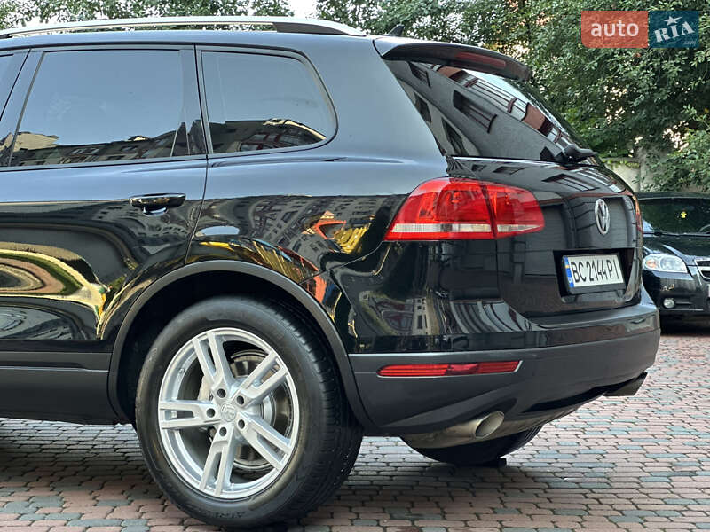 Позашляховик / Кросовер Volkswagen Touareg 2012 в Івано-Франківську