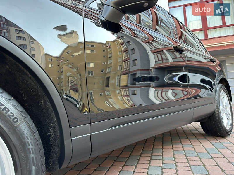 Позашляховик / Кросовер Volkswagen Touareg 2012 в Івано-Франківську
