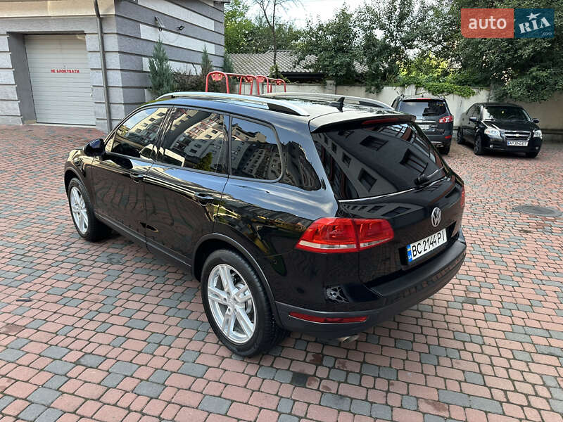 Позашляховик / Кросовер Volkswagen Touareg 2012 в Івано-Франківську