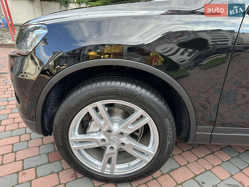 Позашляховик / Кросовер Volkswagen Touareg 2012 в Івано-Франківську