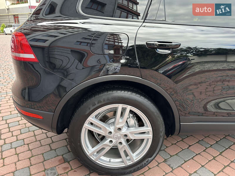 Позашляховик / Кросовер Volkswagen Touareg 2012 в Івано-Франківську