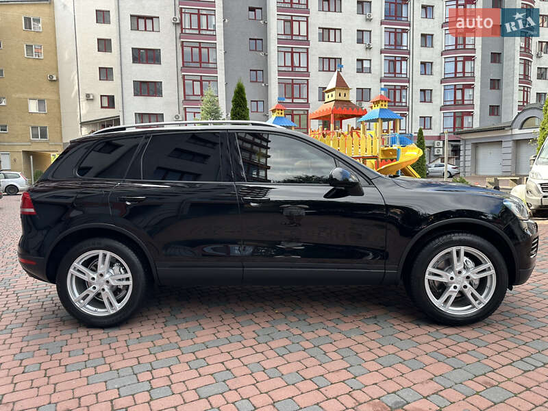 Позашляховик / Кросовер Volkswagen Touareg 2012 в Івано-Франківську