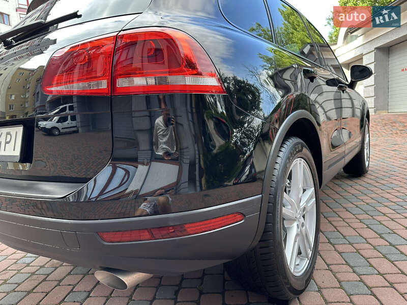 Позашляховик / Кросовер Volkswagen Touareg 2012 в Івано-Франківську
