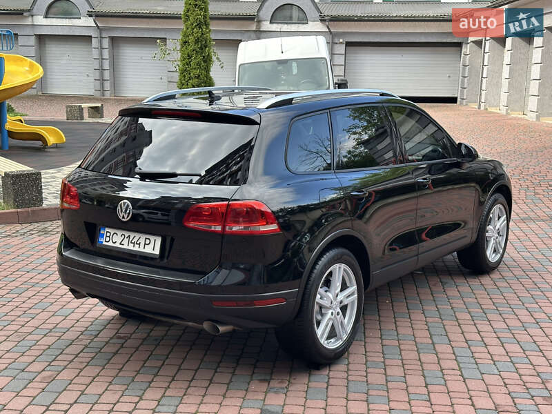 Позашляховик / Кросовер Volkswagen Touareg 2012 в Івано-Франківську
