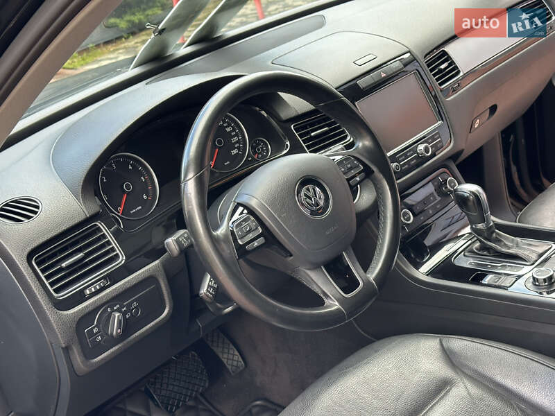 Позашляховик / Кросовер Volkswagen Touareg 2012 в Івано-Франківську