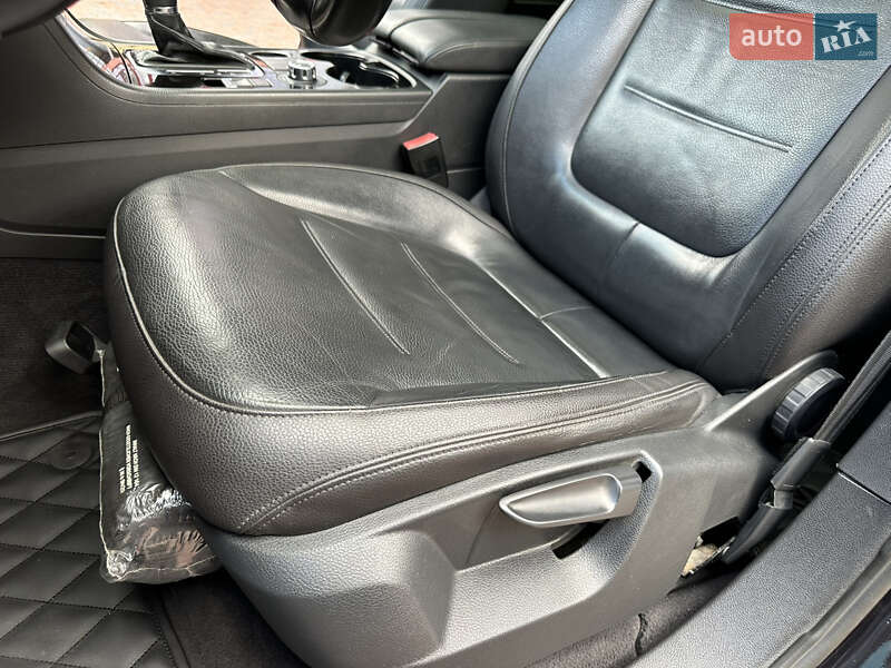 Позашляховик / Кросовер Volkswagen Touareg 2012 в Івано-Франківську