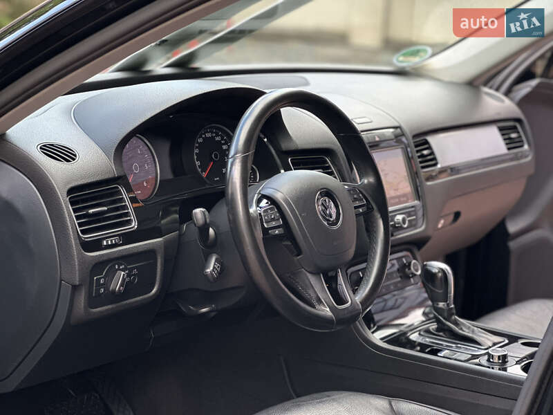 Позашляховик / Кросовер Volkswagen Touareg 2012 в Івано-Франківську
