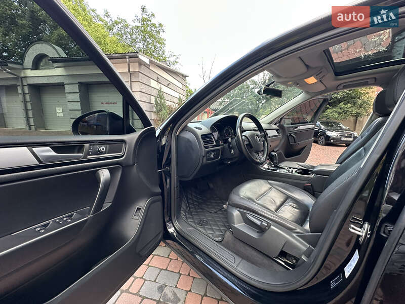 Позашляховик / Кросовер Volkswagen Touareg 2012 в Івано-Франківську