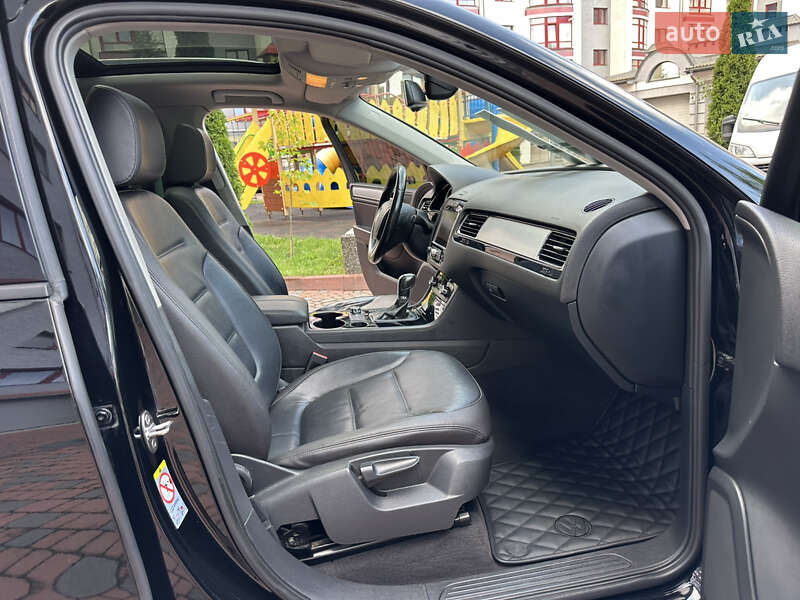 Позашляховик / Кросовер Volkswagen Touareg 2012 в Івано-Франківську