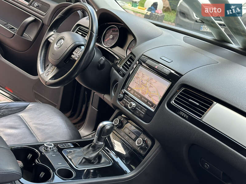 Позашляховик / Кросовер Volkswagen Touareg 2012 в Івано-Франківську