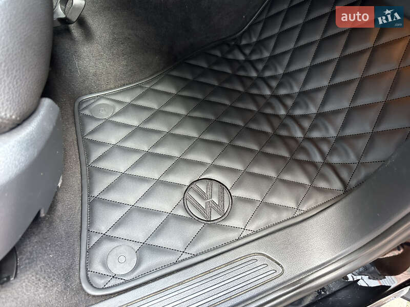 Позашляховик / Кросовер Volkswagen Touareg 2012 в Івано-Франківську
