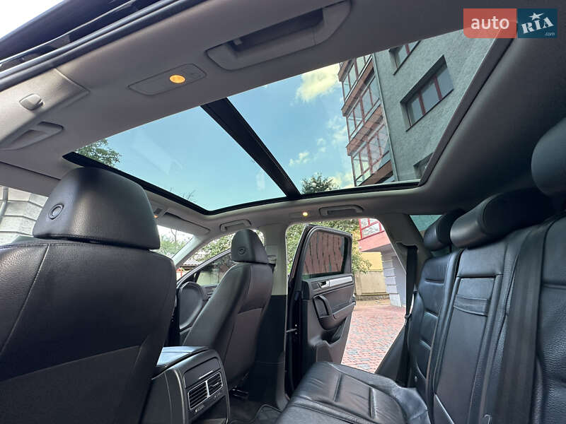 Позашляховик / Кросовер Volkswagen Touareg 2012 в Івано-Франківську