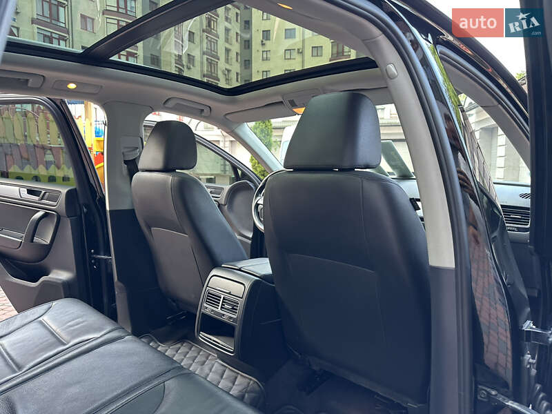 Позашляховик / Кросовер Volkswagen Touareg 2012 в Івано-Франківську