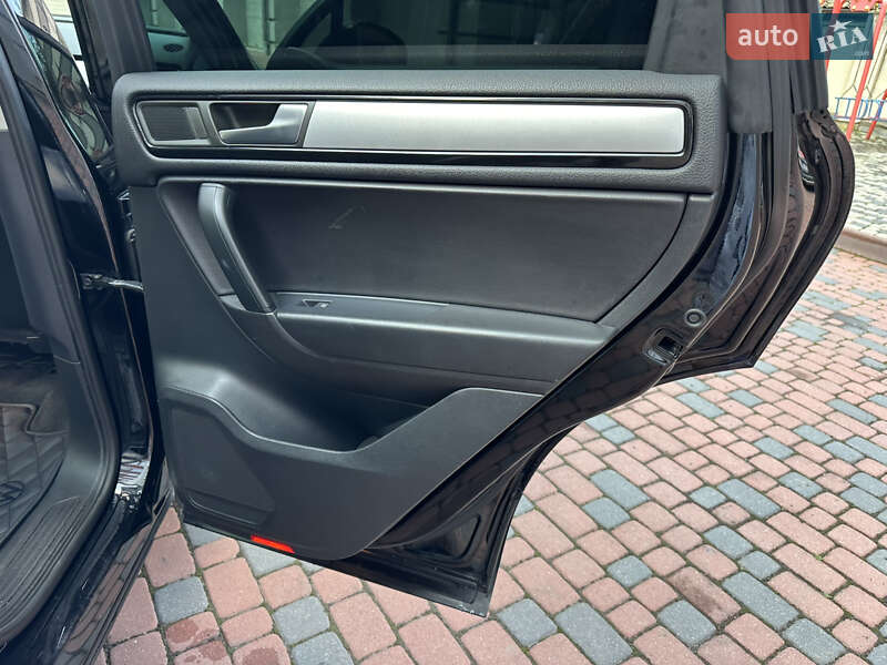 Позашляховик / Кросовер Volkswagen Touareg 2012 в Івано-Франківську