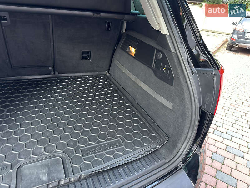 Позашляховик / Кросовер Volkswagen Touareg 2012 в Івано-Франківську