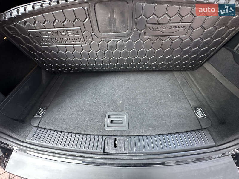 Позашляховик / Кросовер Volkswagen Touareg 2012 в Івано-Франківську