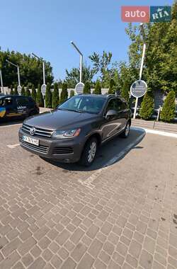 Внедорожник / Кроссовер Volkswagen Touareg 2011 в Харькове
