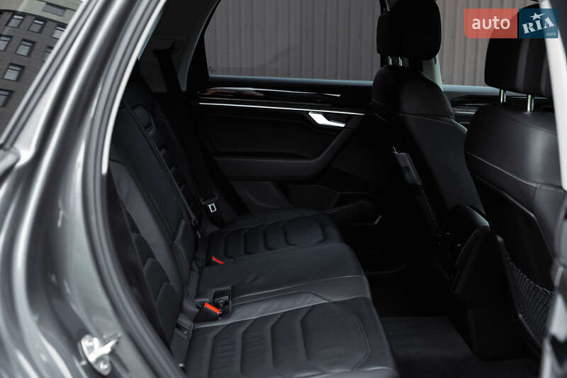 Позашляховик / Кросовер Volkswagen Touareg 2021 в Харкові