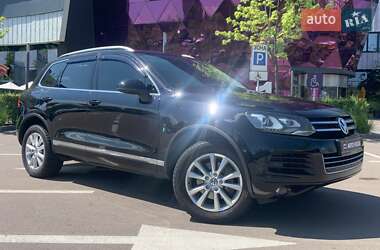 Позашляховик / Кросовер Volkswagen Touareg 2013 в Києві