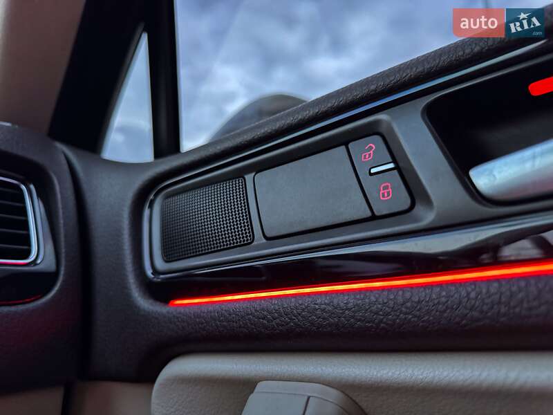 Внедорожник / Кроссовер Volkswagen Touareg 2013 в Ровно