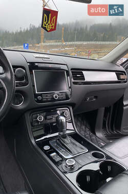 Внедорожник / Кроссовер Volkswagen Touareg 2011 в 