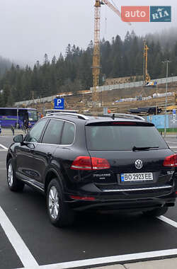 Внедорожник / Кроссовер Volkswagen Touareg 2011 в 