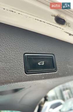Позашляховик / Кросовер Volkswagen Touareg 2014 в 