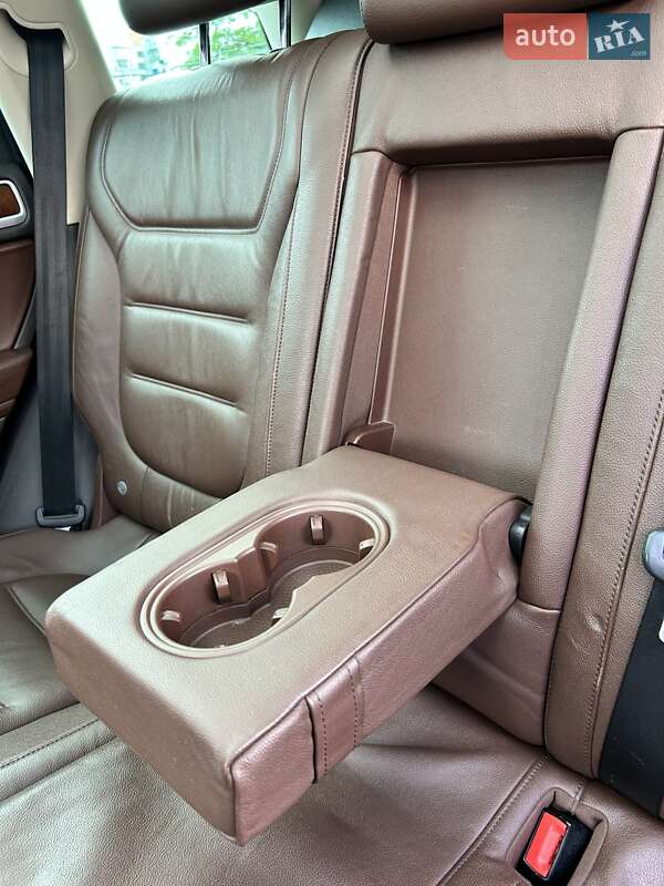 Внедорожник / Кроссовер Volkswagen Touareg 2014 в Сумах