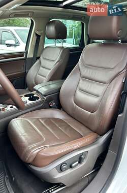 Позашляховик / Кросовер Volkswagen Touareg 2014 в 