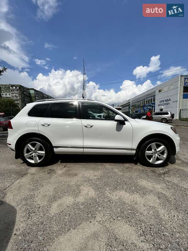 Внедорожник / Кроссовер Volkswagen Touareg 2014 в Сумах