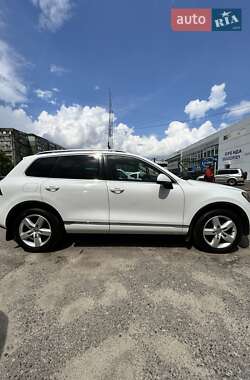 Позашляховик / Кросовер Volkswagen Touareg 2014 в 