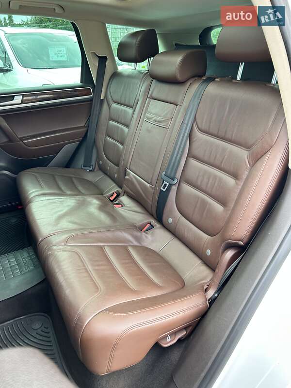 Внедорожник / Кроссовер Volkswagen Touareg 2014 в Сумах